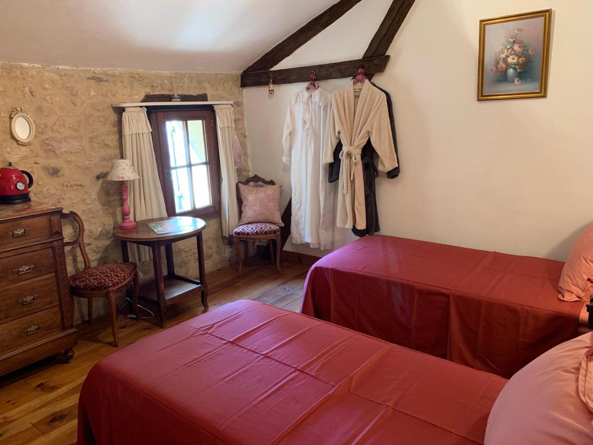 Hotel Ferme De Tayac - Charme Avec Pool Les Eyzies Exterior foto