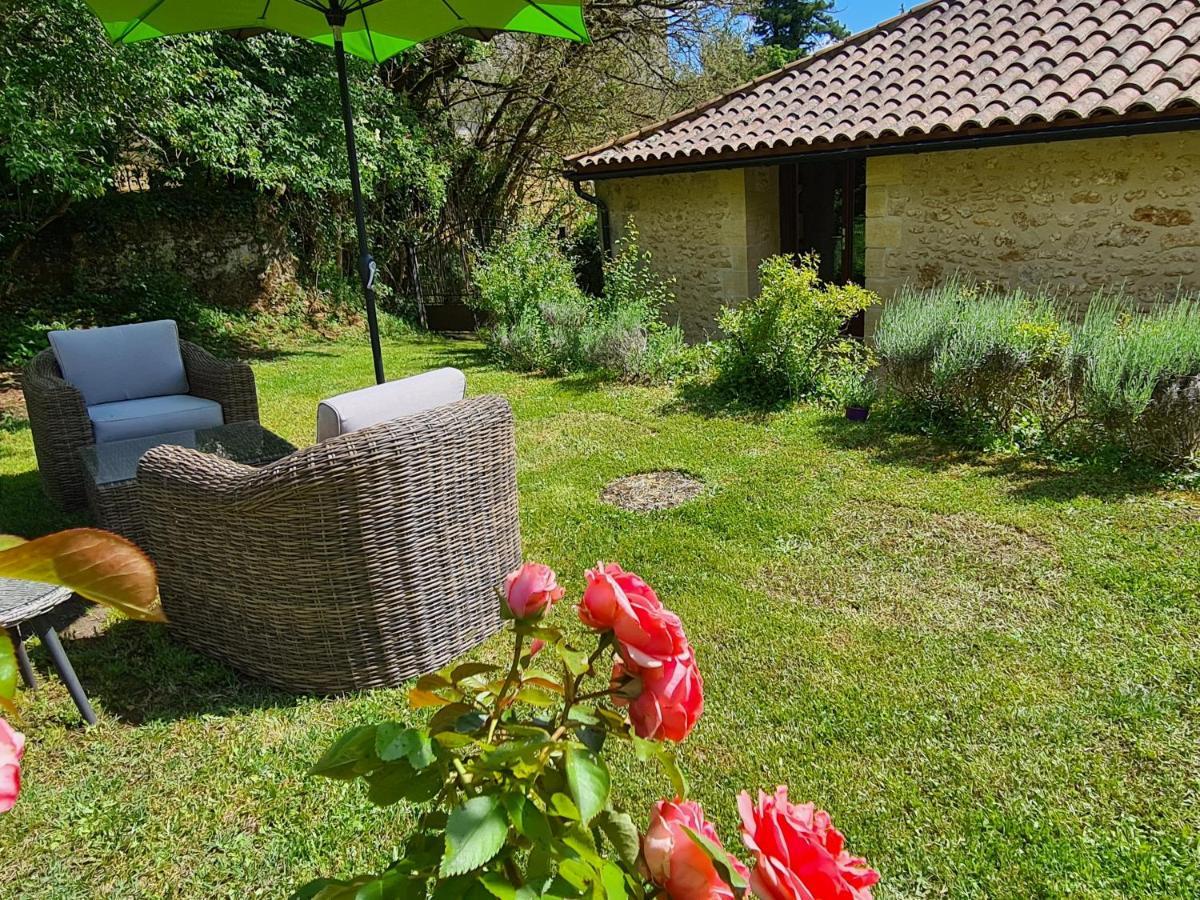 Hotel Ferme De Tayac - Charme Avec Pool Les Eyzies Exterior foto