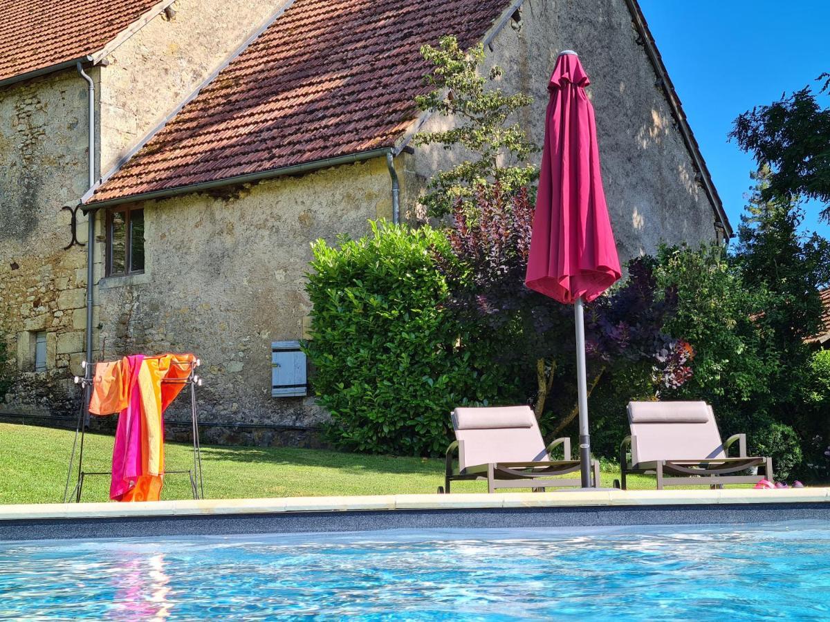 Hotel Ferme De Tayac - Charme Avec Pool Les Eyzies Exterior foto
