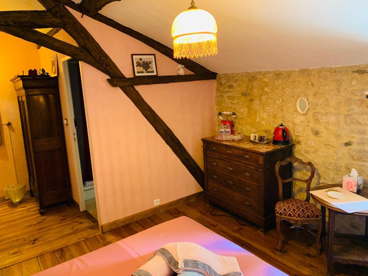 Hotel Ferme De Tayac - Charme Avec Pool Les Eyzies Exterior foto