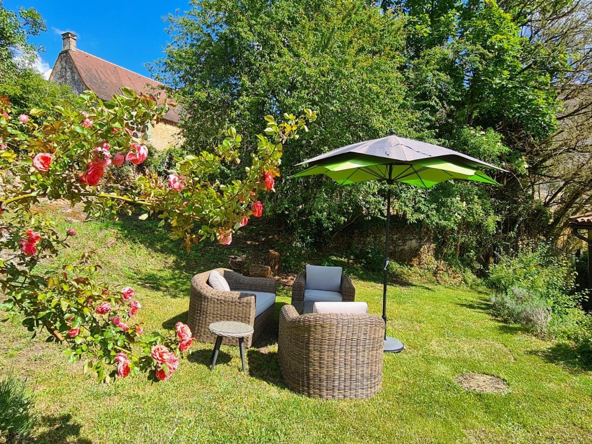 Hotel Ferme De Tayac - Charme Avec Pool Les Eyzies Exterior foto