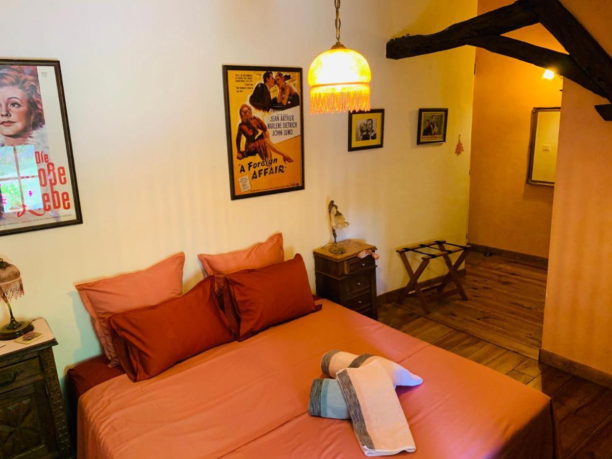 Hotel Ferme De Tayac - Charme Avec Pool Les Eyzies Exterior foto