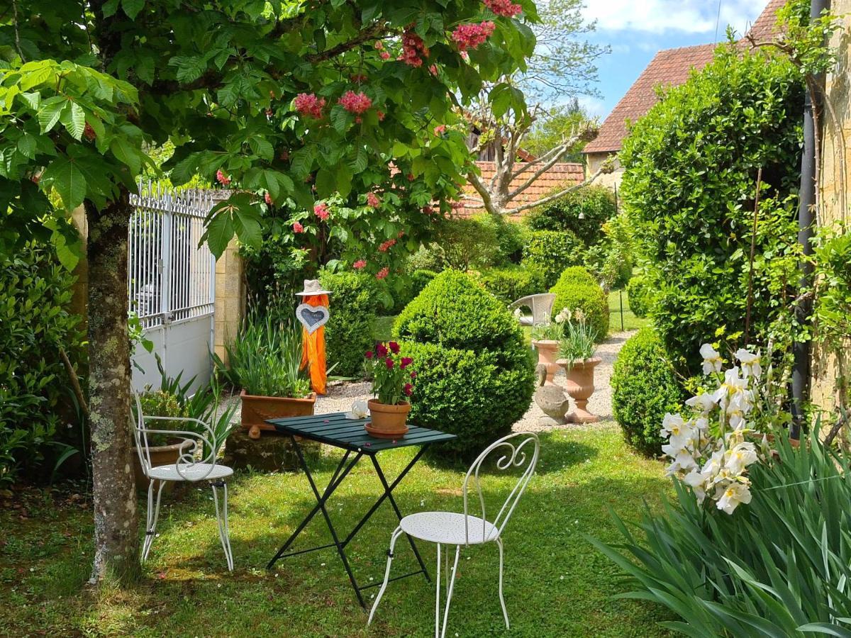 Hotel Ferme De Tayac - Charme Avec Pool Les Eyzies Exterior foto