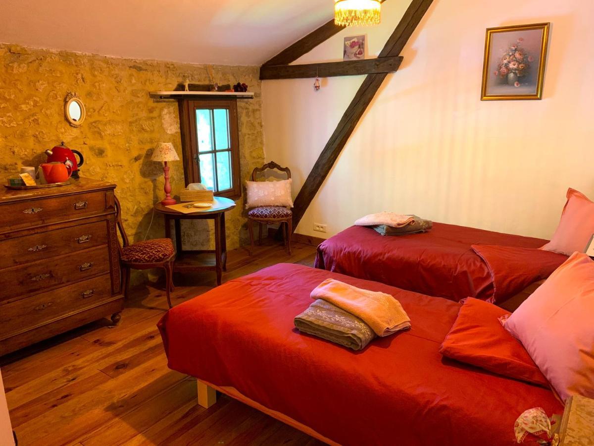 Hotel Ferme De Tayac - Charme Avec Pool Les Eyzies Exterior foto