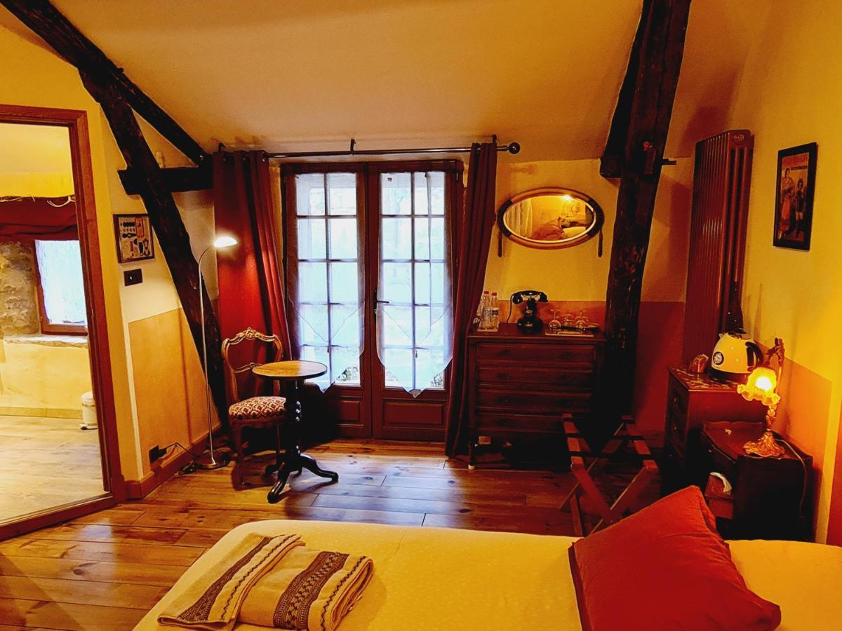 Hotel Ferme De Tayac - Charme Avec Pool Les Eyzies Exterior foto