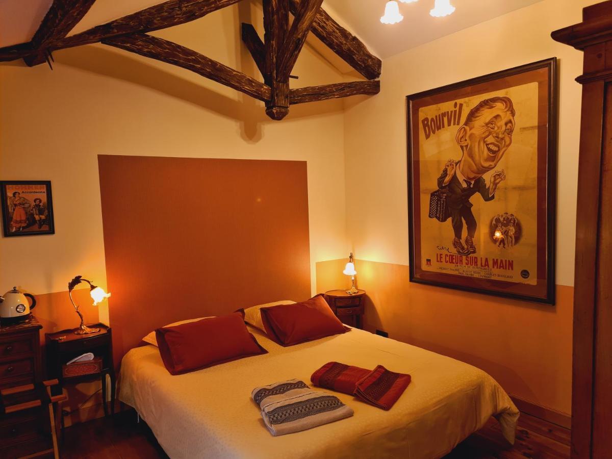 Hotel Ferme De Tayac - Charme Avec Pool Les Eyzies Exterior foto