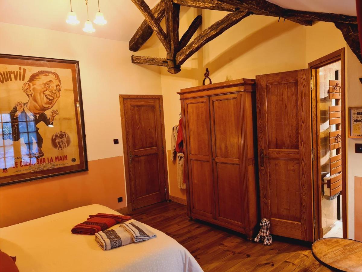 Hotel Ferme De Tayac - Charme Avec Pool Les Eyzies Exterior foto