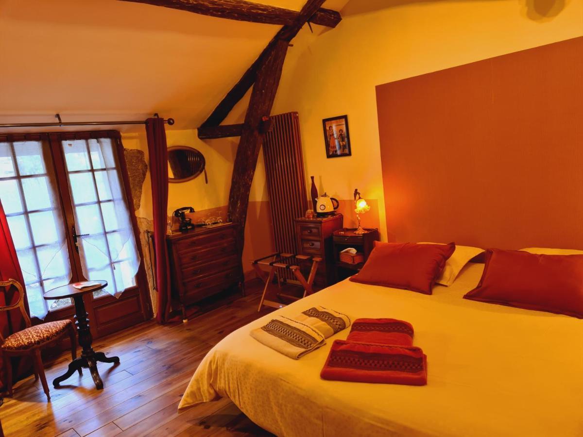 Hotel Ferme De Tayac - Charme Avec Pool Les Eyzies Exterior foto