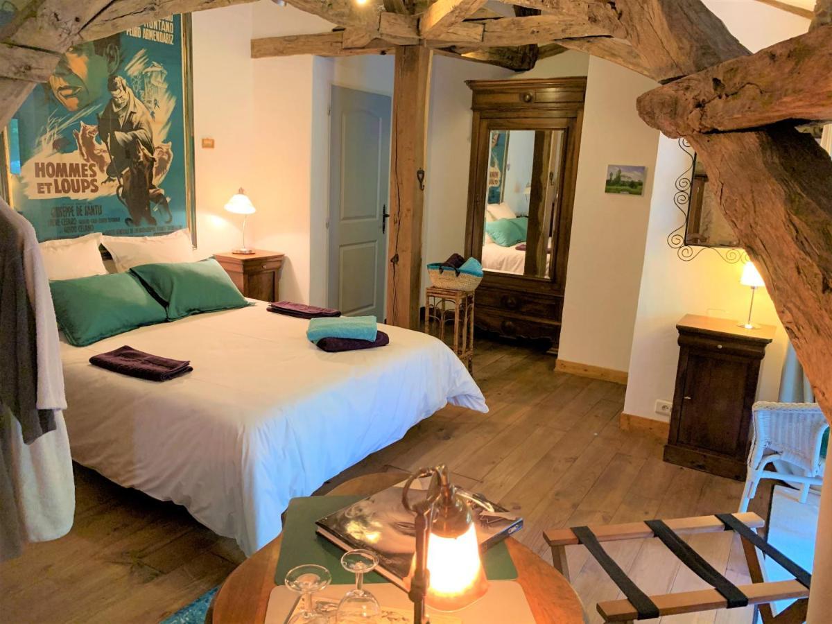 Hotel Ferme De Tayac - Charme Avec Pool Les Eyzies Exterior foto
