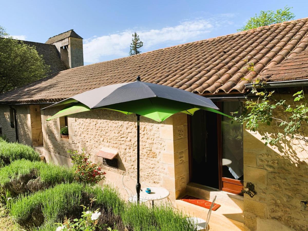 Hotel Ferme De Tayac - Charme Avec Pool Les Eyzies Exterior foto