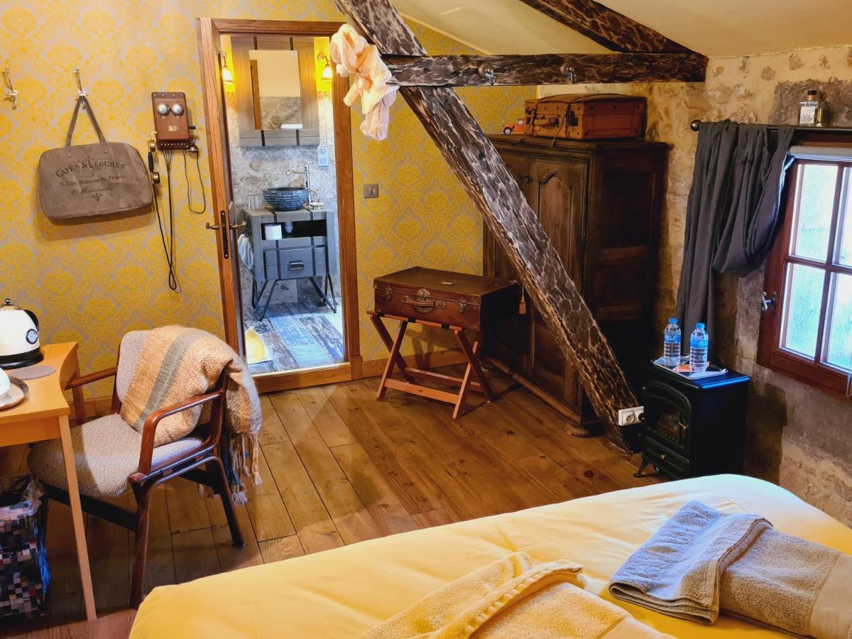 Hotel Ferme De Tayac - Charme Avec Pool Les Eyzies Exterior foto