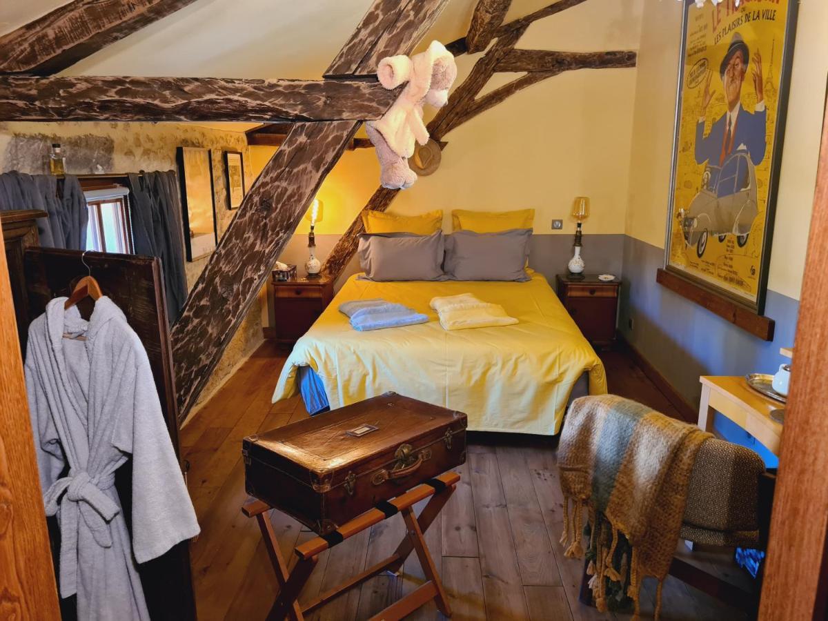 Hotel Ferme De Tayac - Charme Avec Pool Les Eyzies Exterior foto