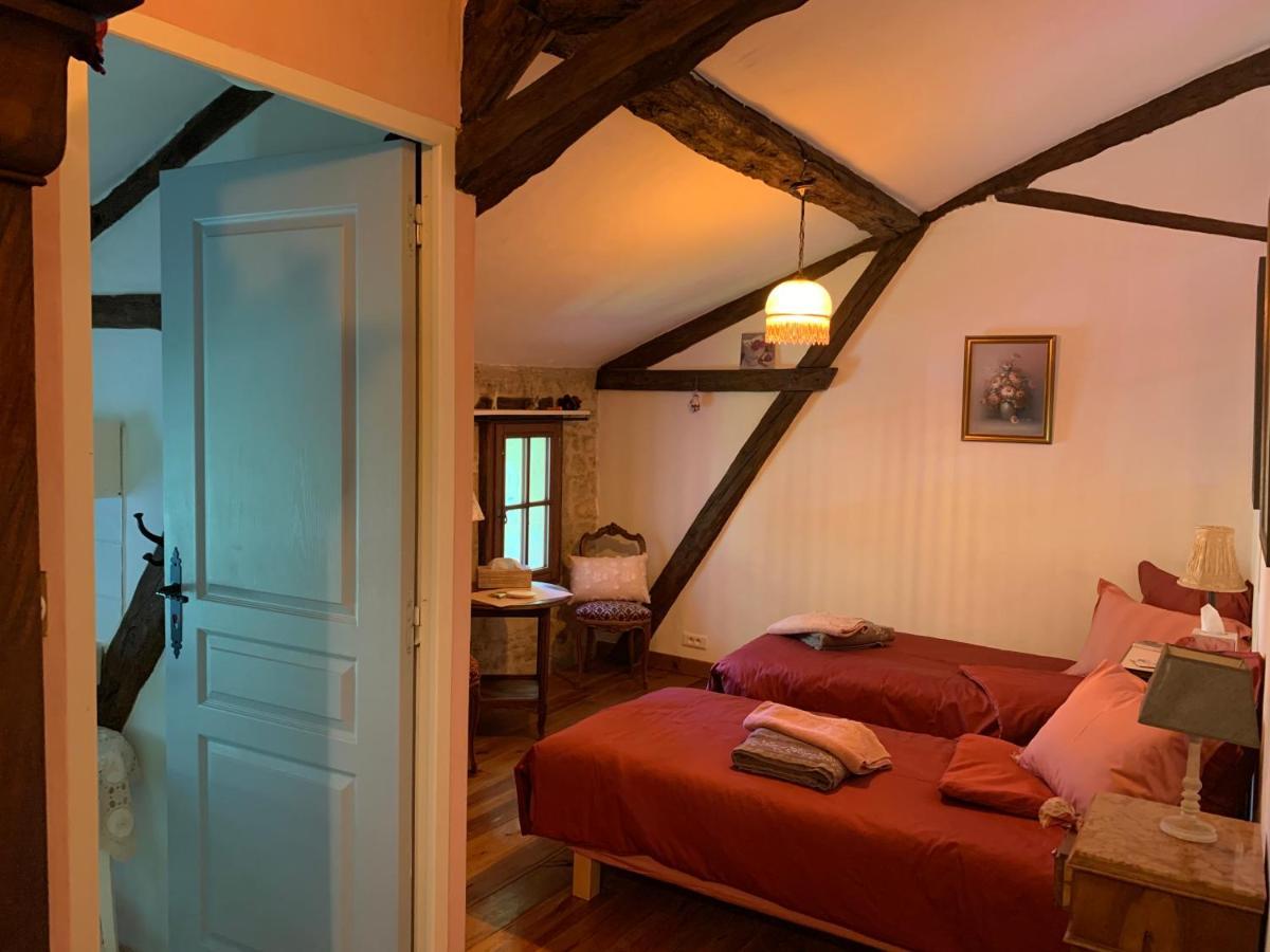 Hotel Ferme De Tayac - Charme Avec Pool Les Eyzies Exterior foto
