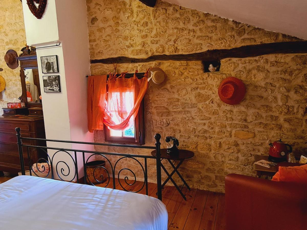 Hotel Ferme De Tayac - Charme Avec Pool Les Eyzies Exterior foto