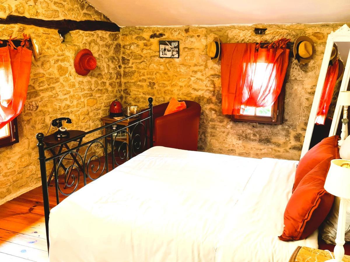 Hotel Ferme De Tayac - Charme Avec Pool Les Eyzies Exterior foto