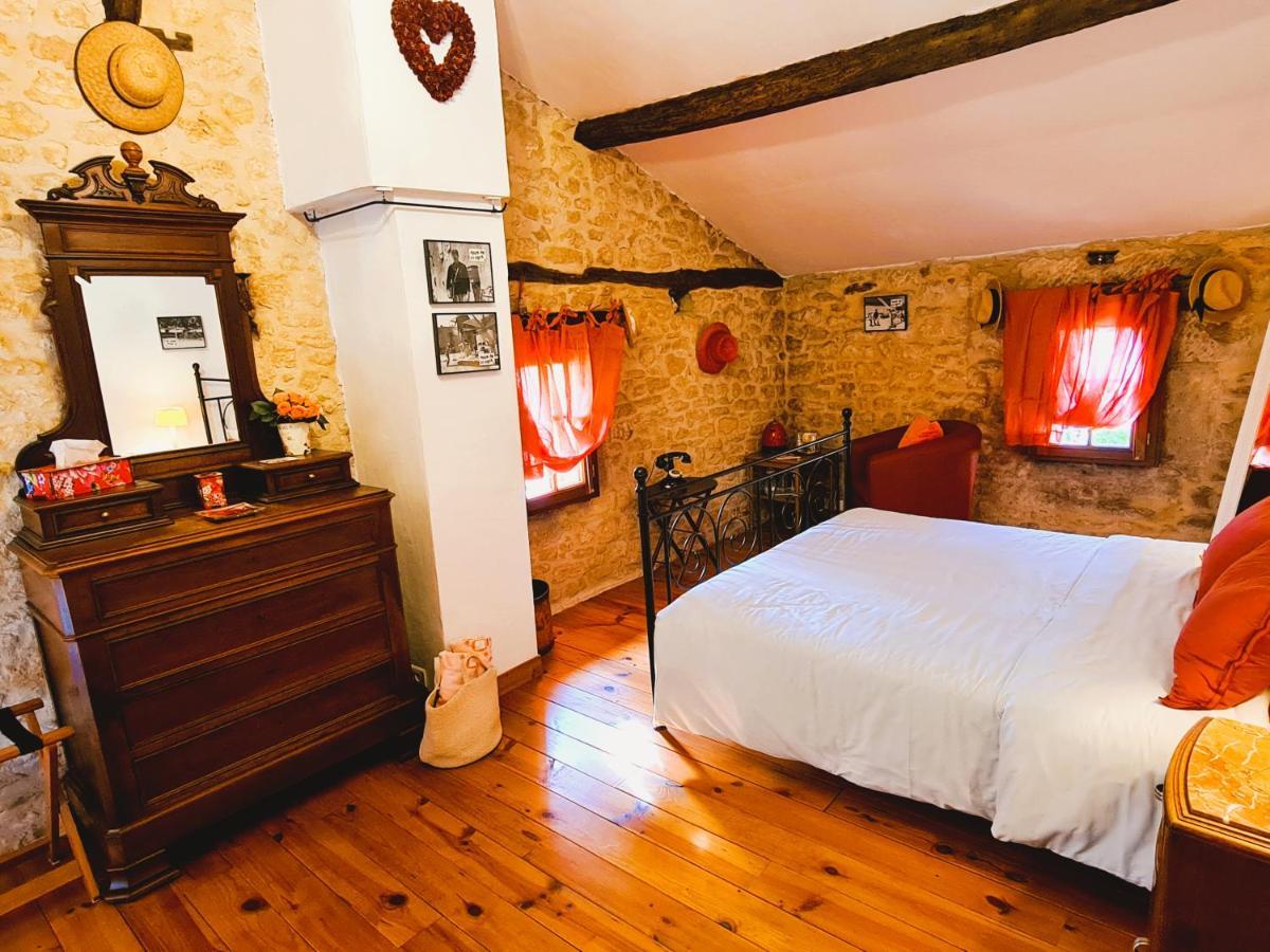 Hotel Ferme De Tayac - Charme Avec Pool Les Eyzies Exterior foto